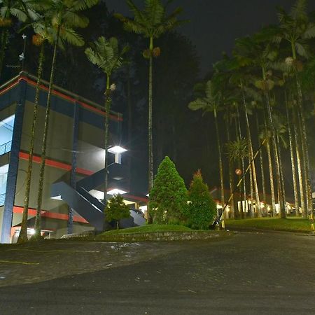 Surya Hotel & Resort Baturraden Ngoại thất bức ảnh