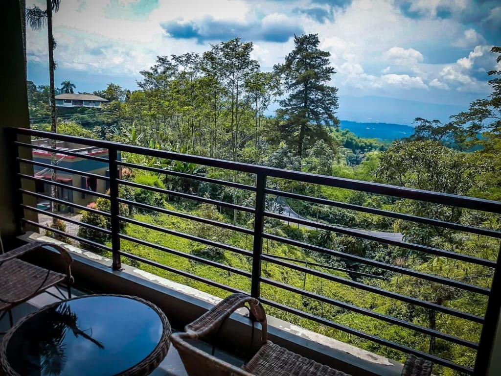 Surya Hotel & Resort Baturraden Ngoại thất bức ảnh