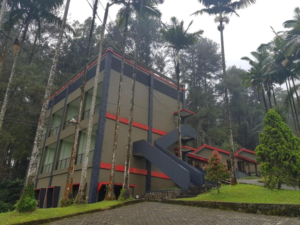 Surya Hotel & Resort Baturraden Ngoại thất bức ảnh