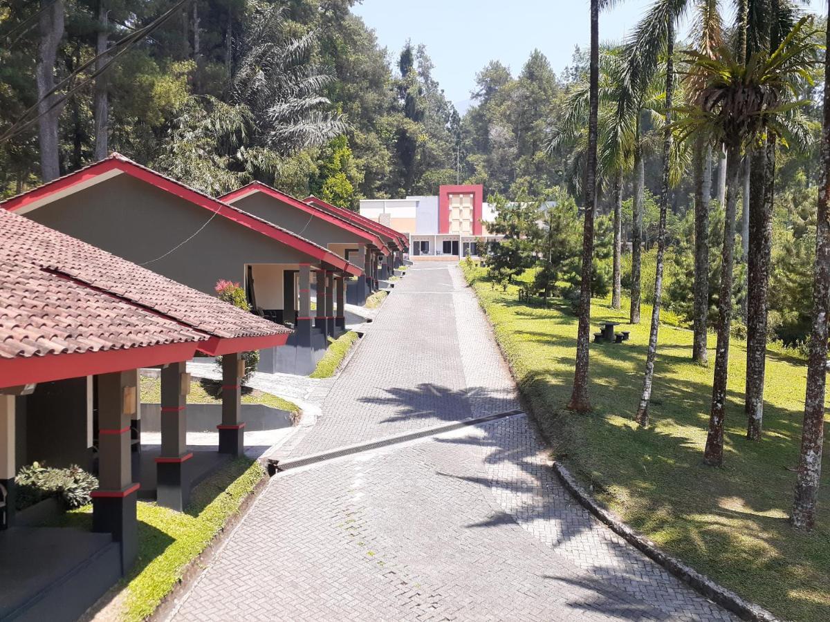 Surya Hotel & Resort Baturraden Ngoại thất bức ảnh